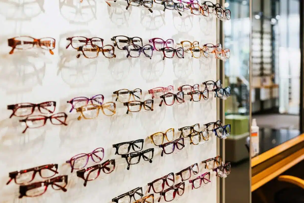 Se faire conseiller par un bon opticien pour acheter vos lunettes